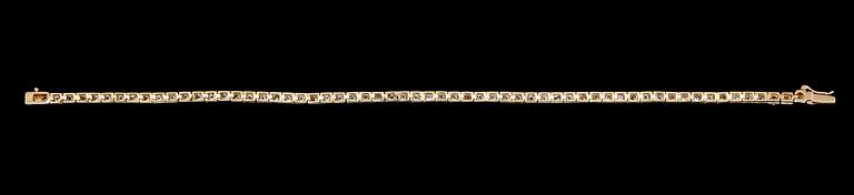 ARMBAND, 18 k gult guld, briljantslipade diamanter tot 2.15 ct.