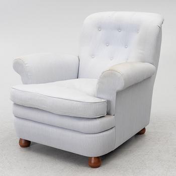 Josef Frank, fåtölj med fotpall, modell 336, Firma Svenskt Tenn.