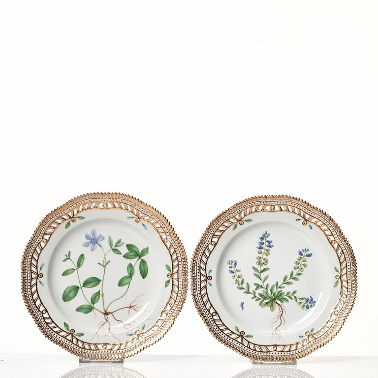 A set of 12 Royal Copenhagen 'Flora Danica' dessert dishes, Denmark, 20th Century.