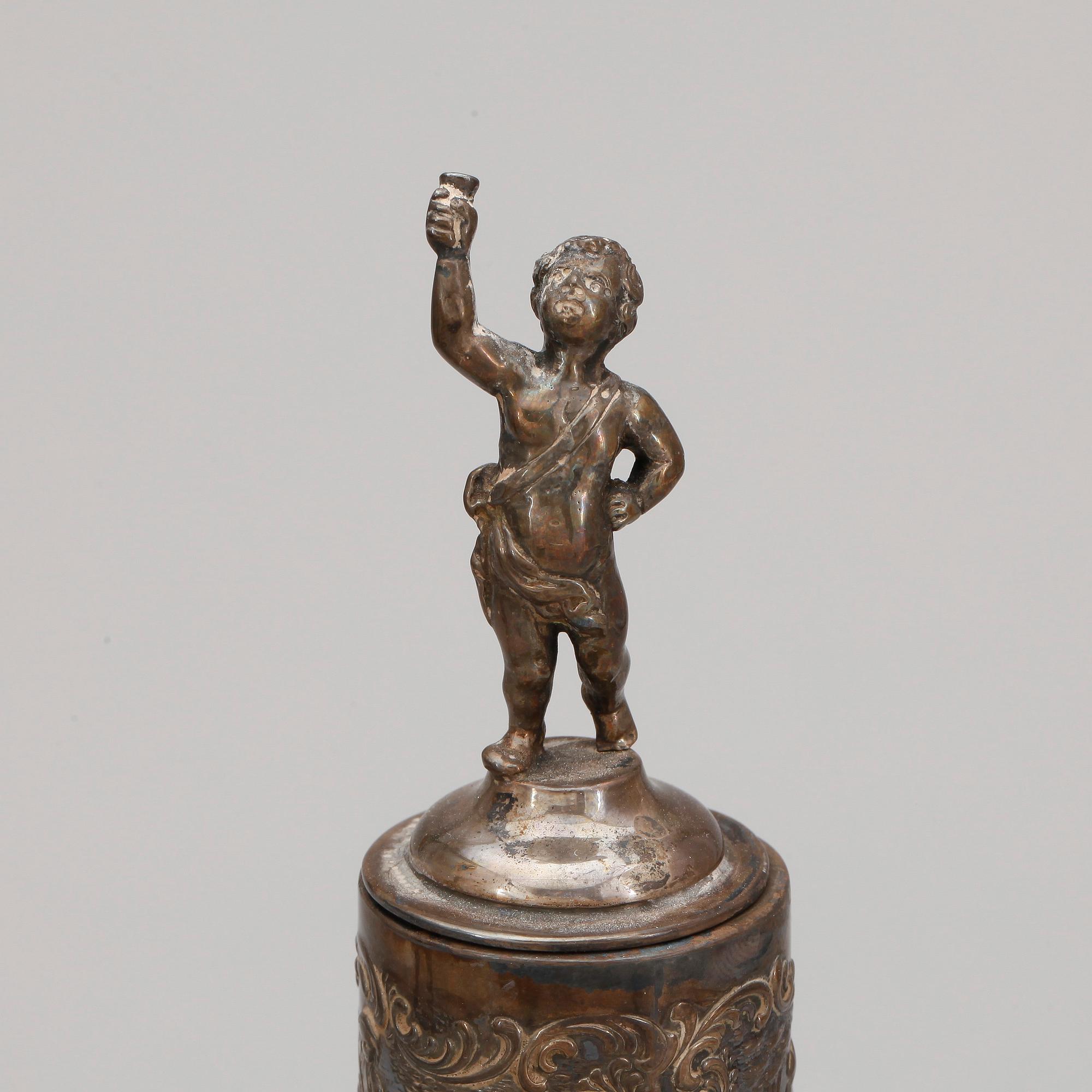 KARAFFER, ett par, låghaltigt silver och glas, Tyskland, omkring 1900.