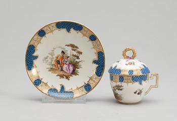 KOPP med FAT och LOCK, porslin. Meissen, 1700-tal.