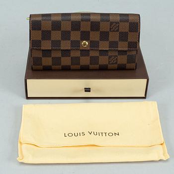 LOUIS VUITTON, a Damier Ebene 'Sarah Wallet'.