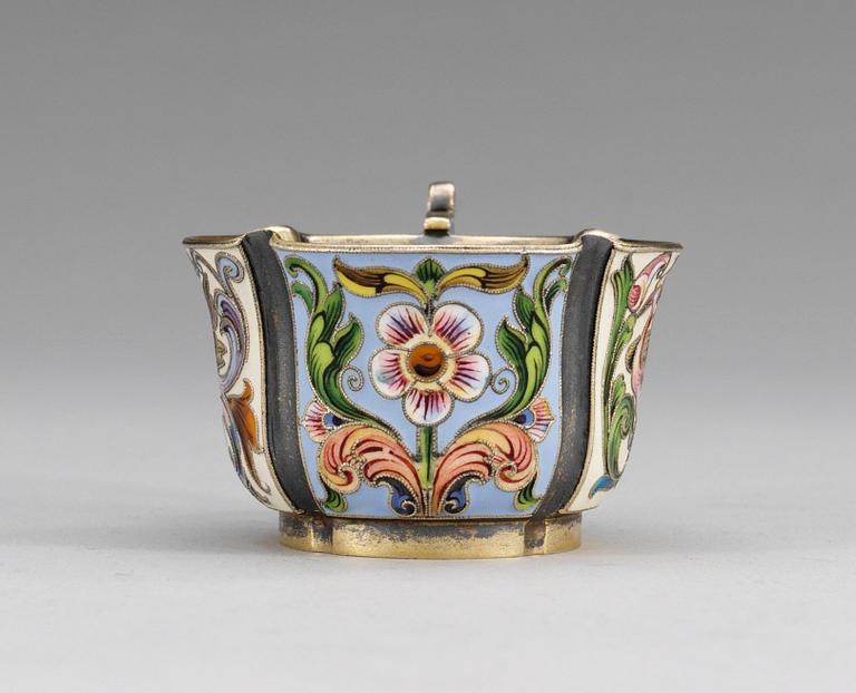 A RUSSIAN SILVER-GILT AND ENAMEL TSCHARKA, makers mark of Fyed Ruch, Moscow 1899-1908.