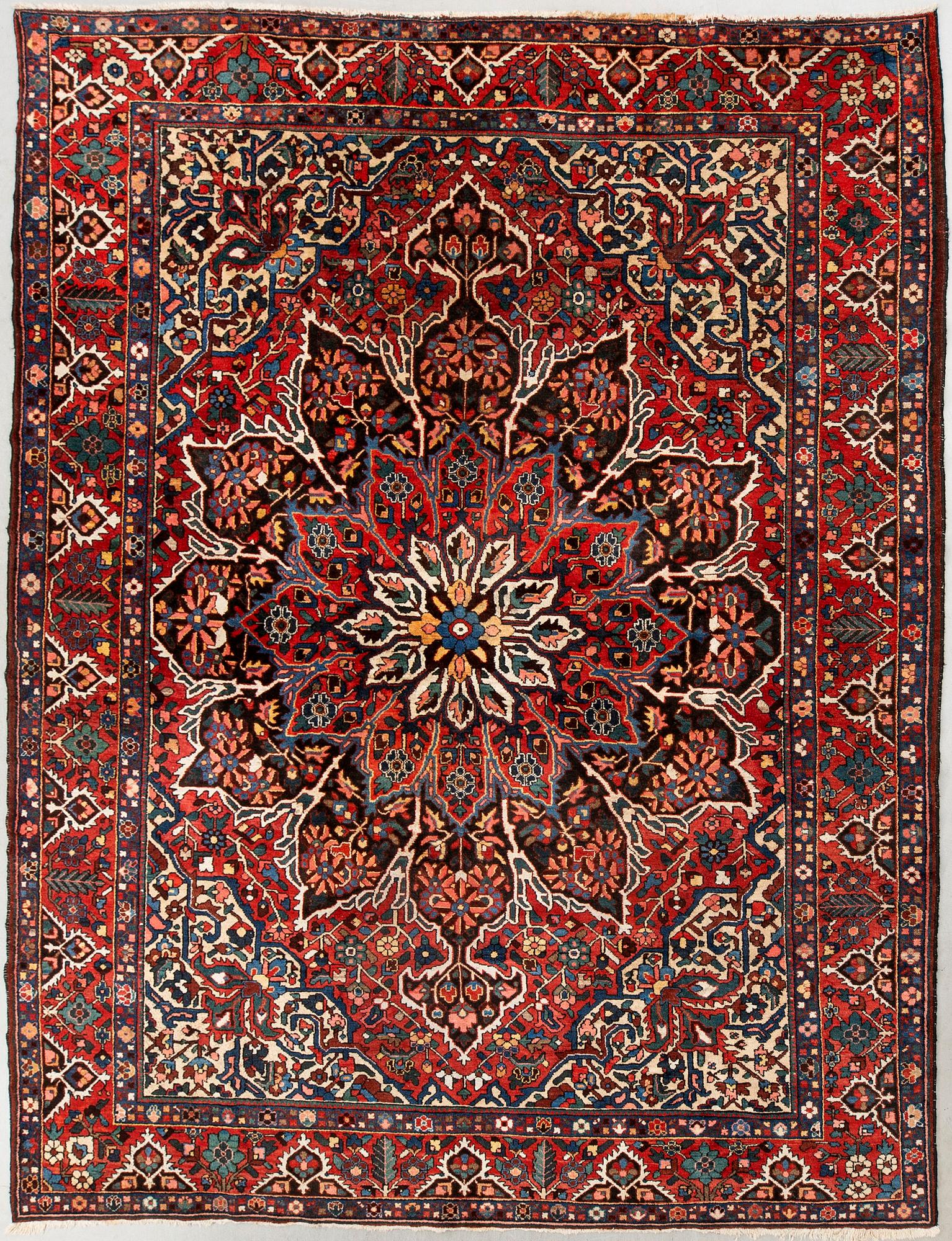 Carpet, Bakhtiari, 420 x 320 cm.