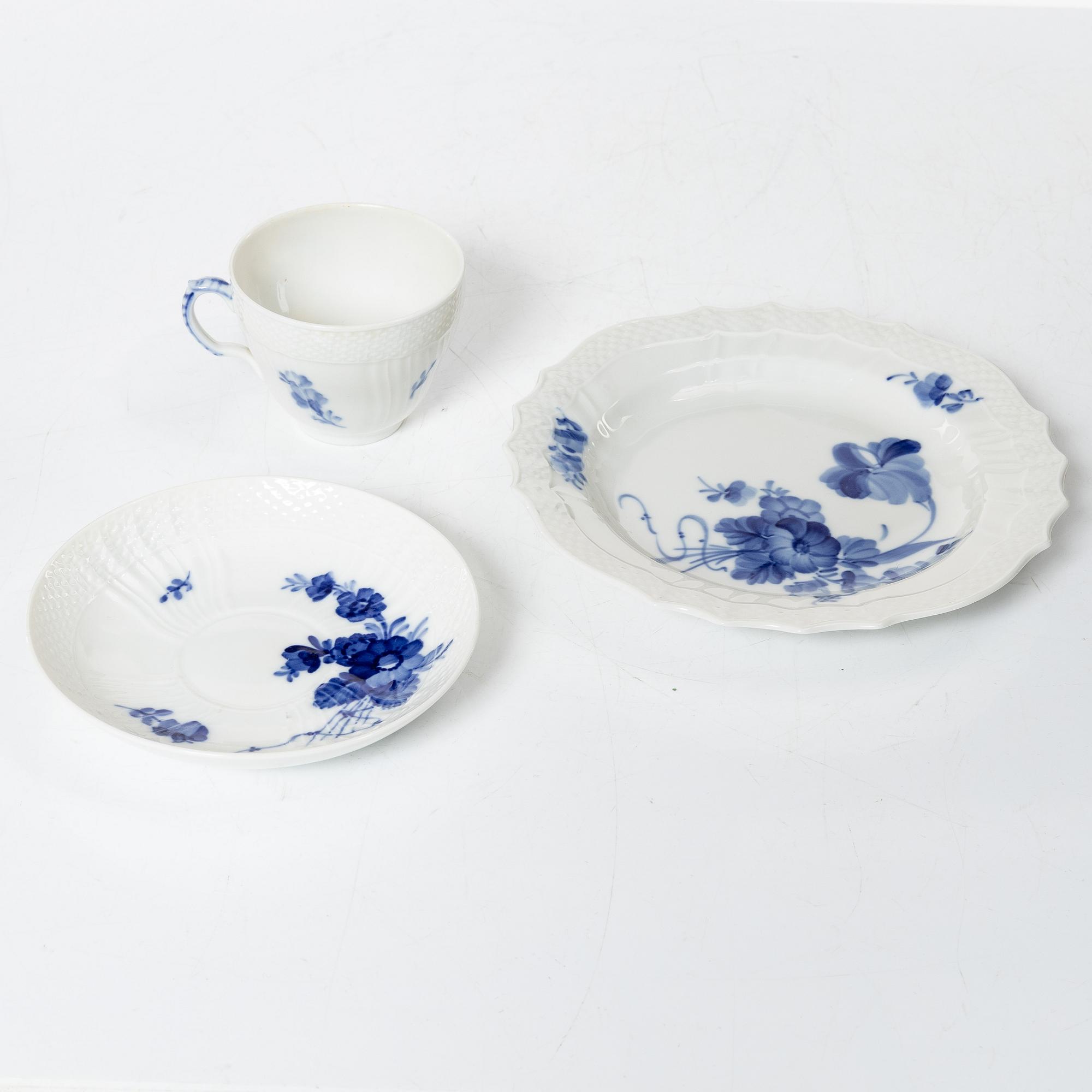 Royal Copenhagen, servisdelar, 67 delar, "Blå blomst", Danmark.