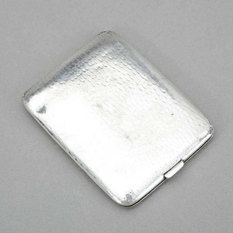 CIGARETTETUI, sterling silver och 14 k guld. Vikt 96 g.