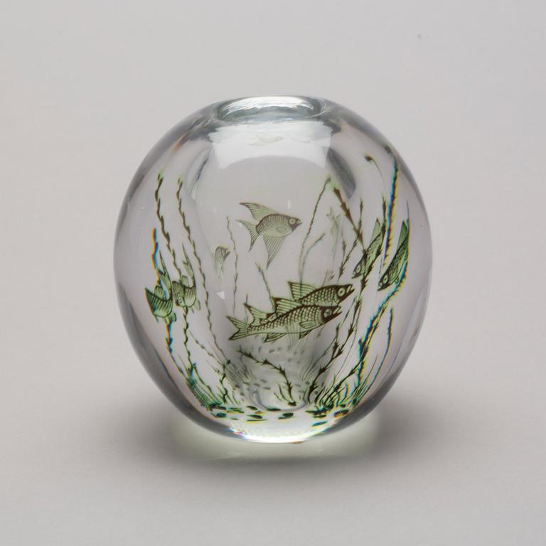 VAS, glas, Fiskgraal, Edward Hald, Orrefors, 1951. Numrerad och signerad.