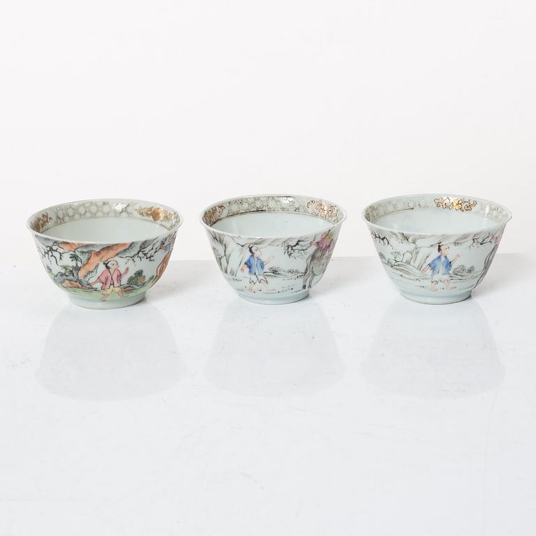 A set of three famille rose cups, Qing dynasty, Qianlong (1736-95).