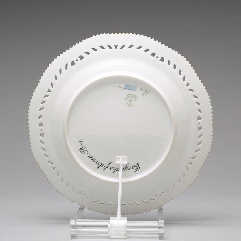 A set of 12 Royal Copenhagen 'Flora Danica' dessert dishes, Denmark, 20th Century.
