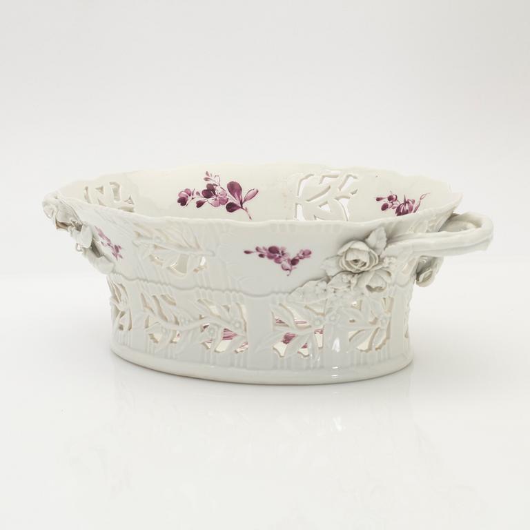Royal Copenhagen, Jardinière, "Juliane-Marie", 1905.