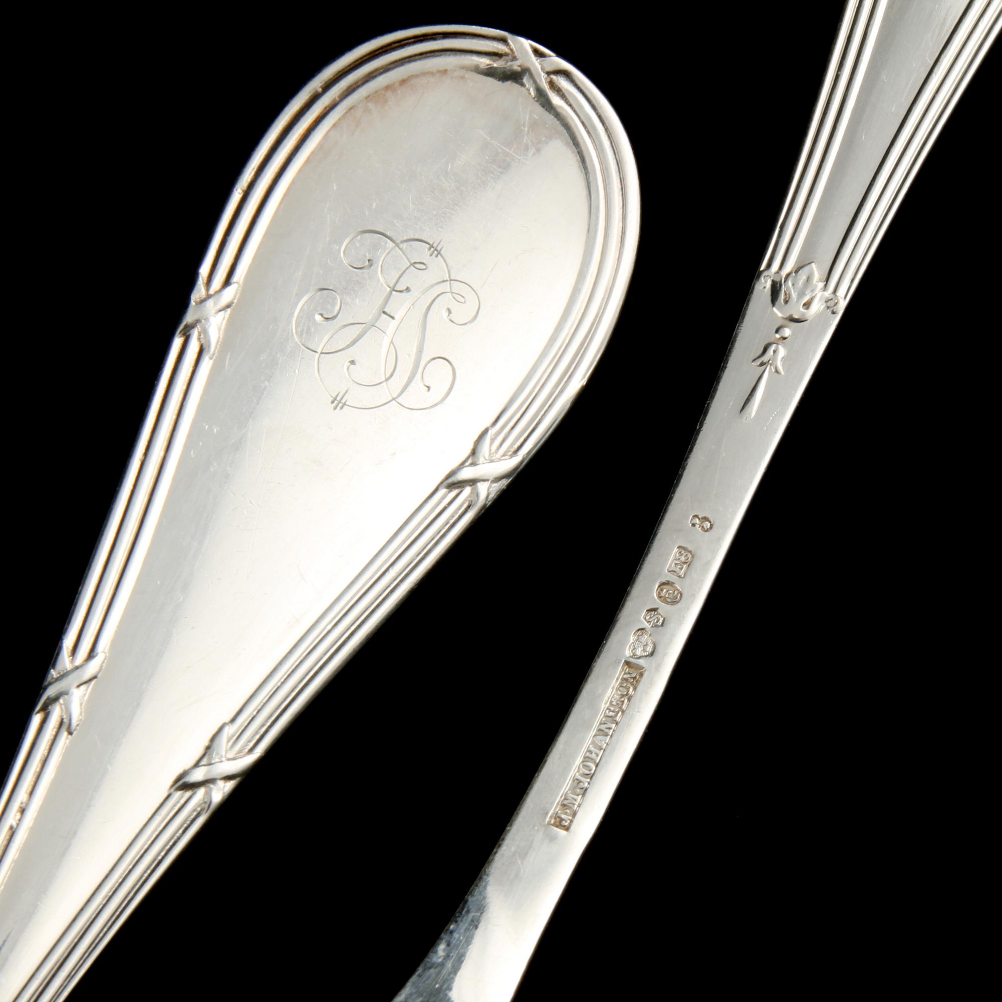 MATSKEDAR, 8 st, silver,Bernhard Hertz, Stockhom samt J.M Johansson, Göteborg, 1910 respetkive 1931. Vikt 540 gram.