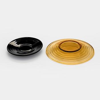 Aino Aalto, two glass bowls and four plates "Bölgeblick" for Karhula Glassworks, 1930s.