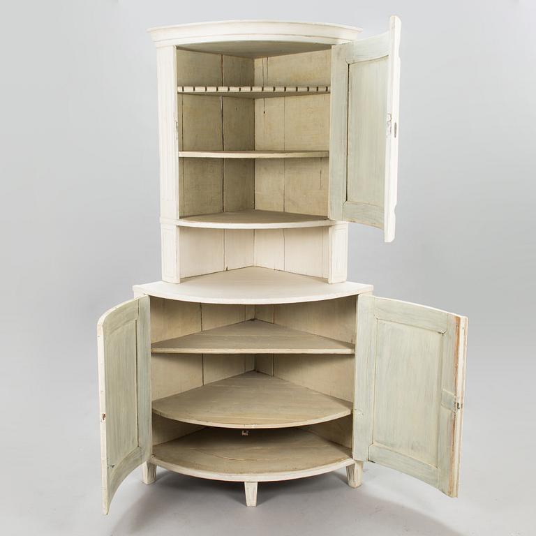 A Gustavian corner cabinet, late 18th century.