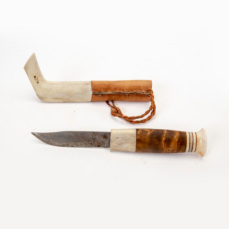 A reindeer horn, birch and leather knife by Per Sunna, signed.