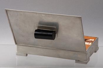 LOCKASK, tenn, 1940-tal, undertill märkt Svenskt Tenn.