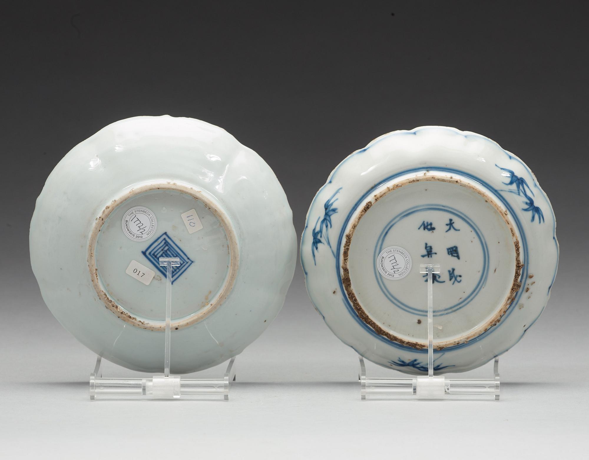 SKÅLFAT, två stycken, porslin, Mingdynastin, Tianqi/Chongzhen, 1600-tal.