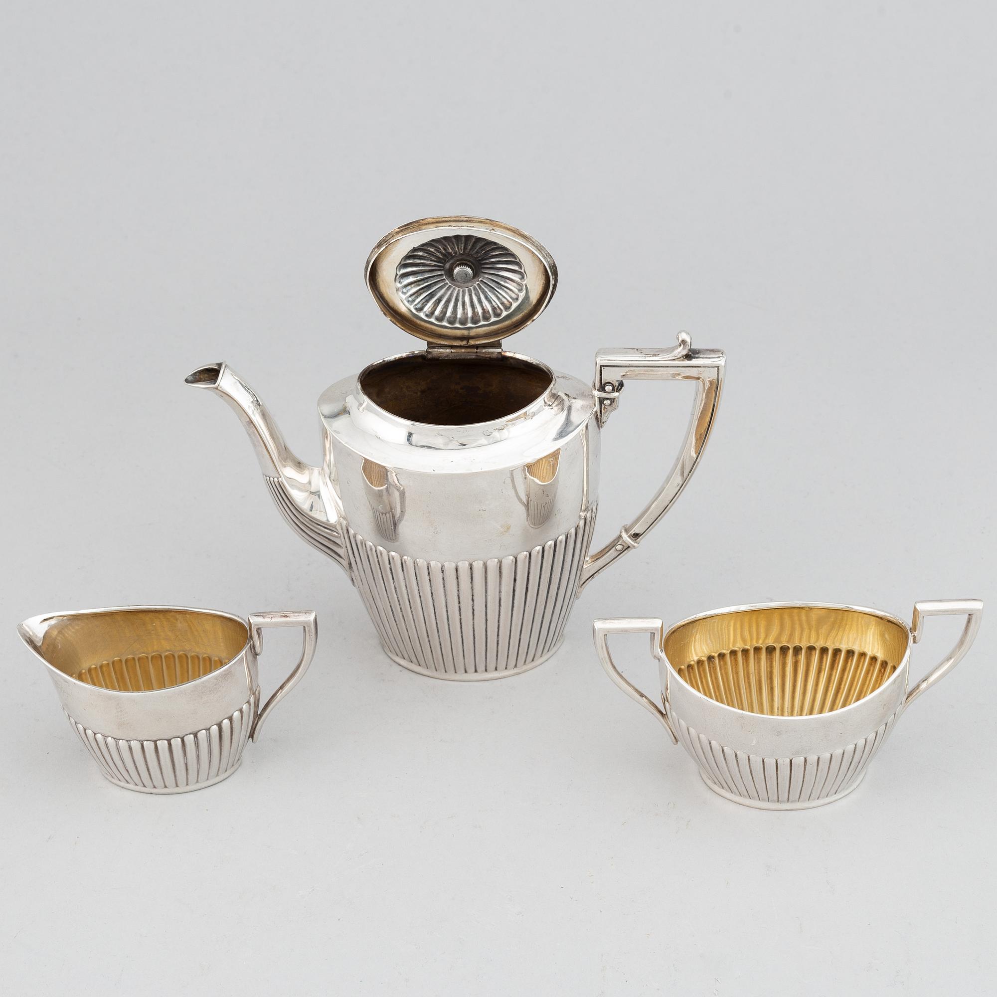 A silver mocha pot, creamer and sugar bowl, swedish import mark of NL Dahlström & Co, Örebro 1930.