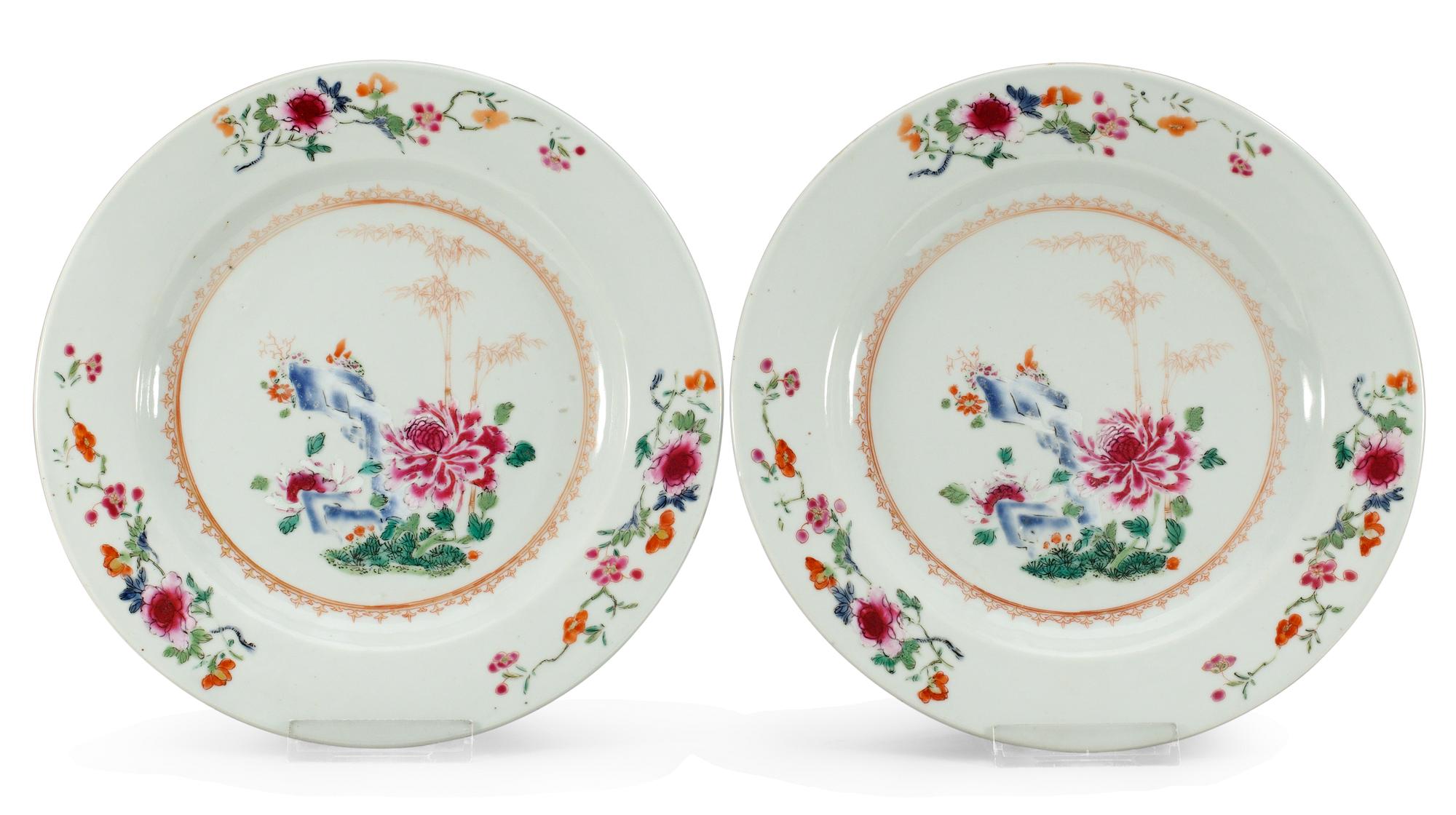 TALLRIKAR, ett par, porslin. Qing dynastin. Qianlong (1736-95).