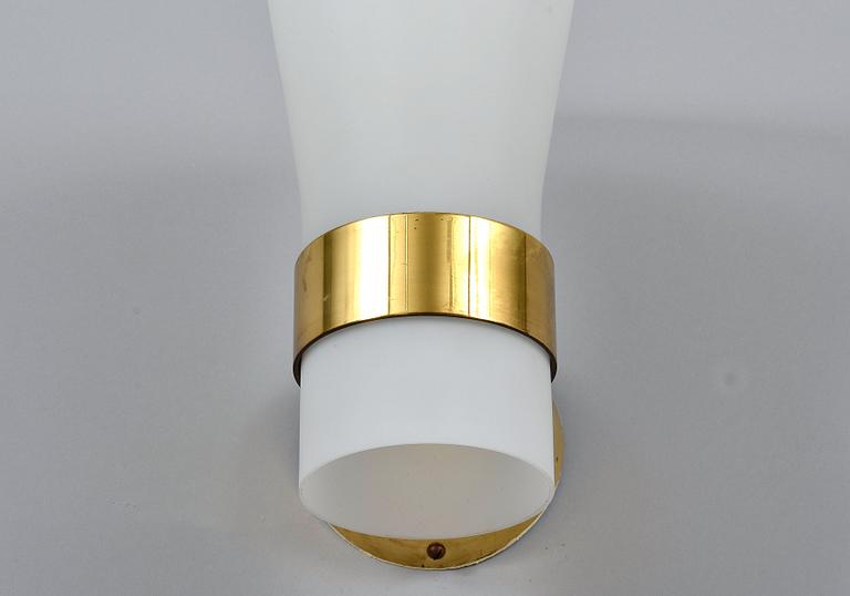 Paavo Tynell, A SET OF TWO WALL LAMPS.