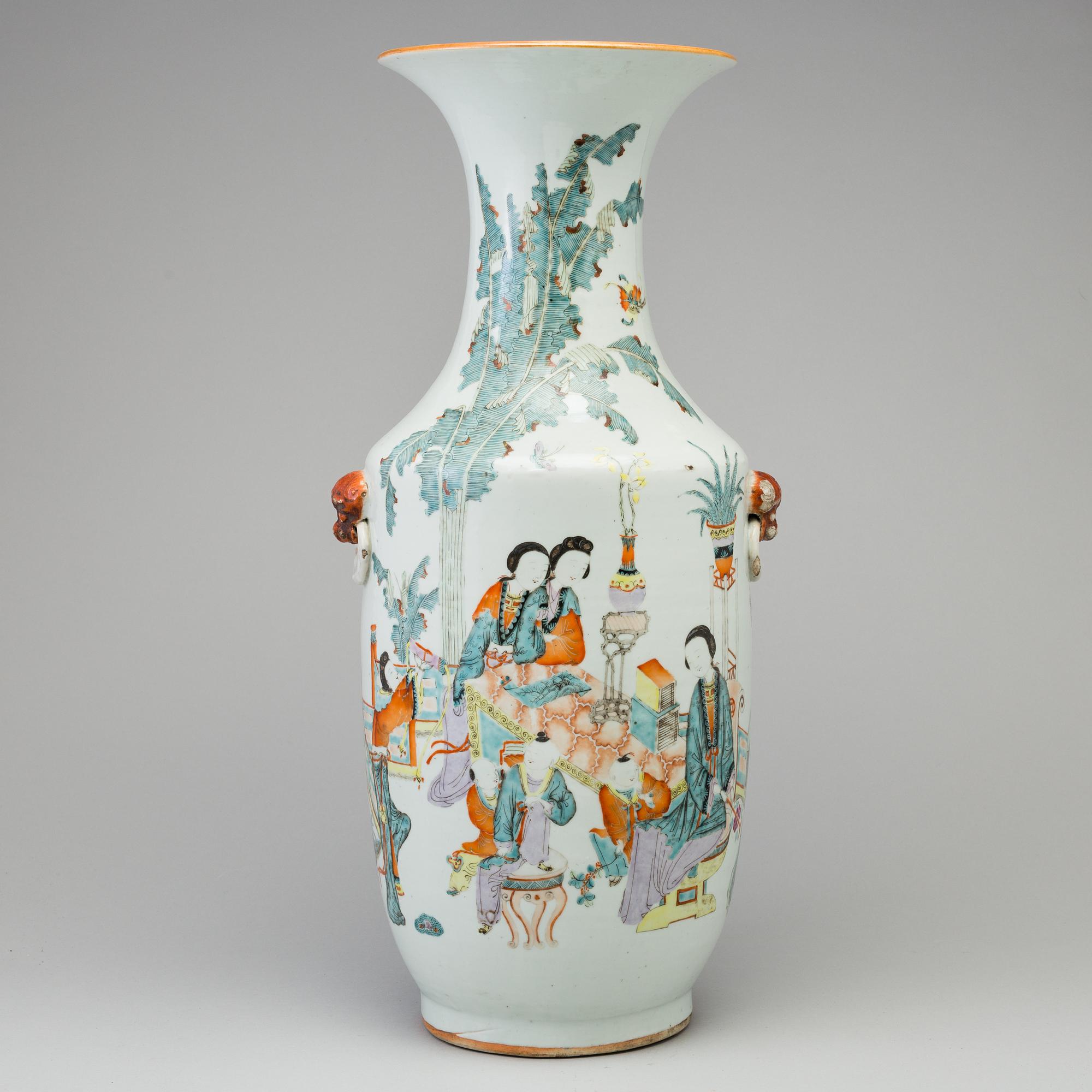 A large Chinese famille rose vase, early 20th century.
