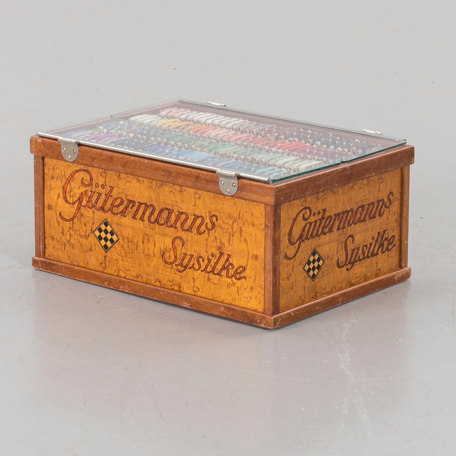 TRÅDRULLESKÅP och MÄTSTICKA, Gütermanns Sysilke.