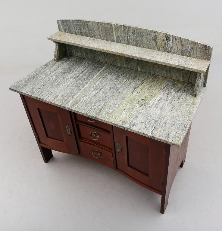 KOMMOD, 1900-talets första hälft.