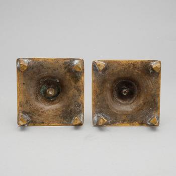 LJUSSTAKAR, ett par, mässing, 1700-tal.