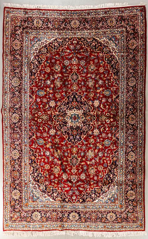 An old Kirman carpet ca 369 x 273 cm.