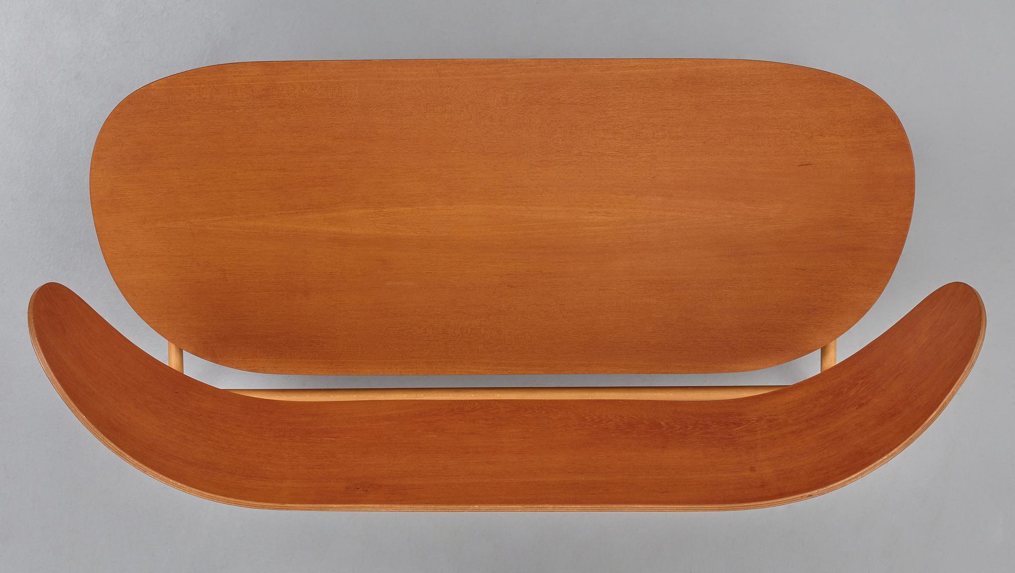 HANS J WEGNER, "Skalsæt", soffa, stol och bord, Fritz Hansen, Danmark 1950-tal.