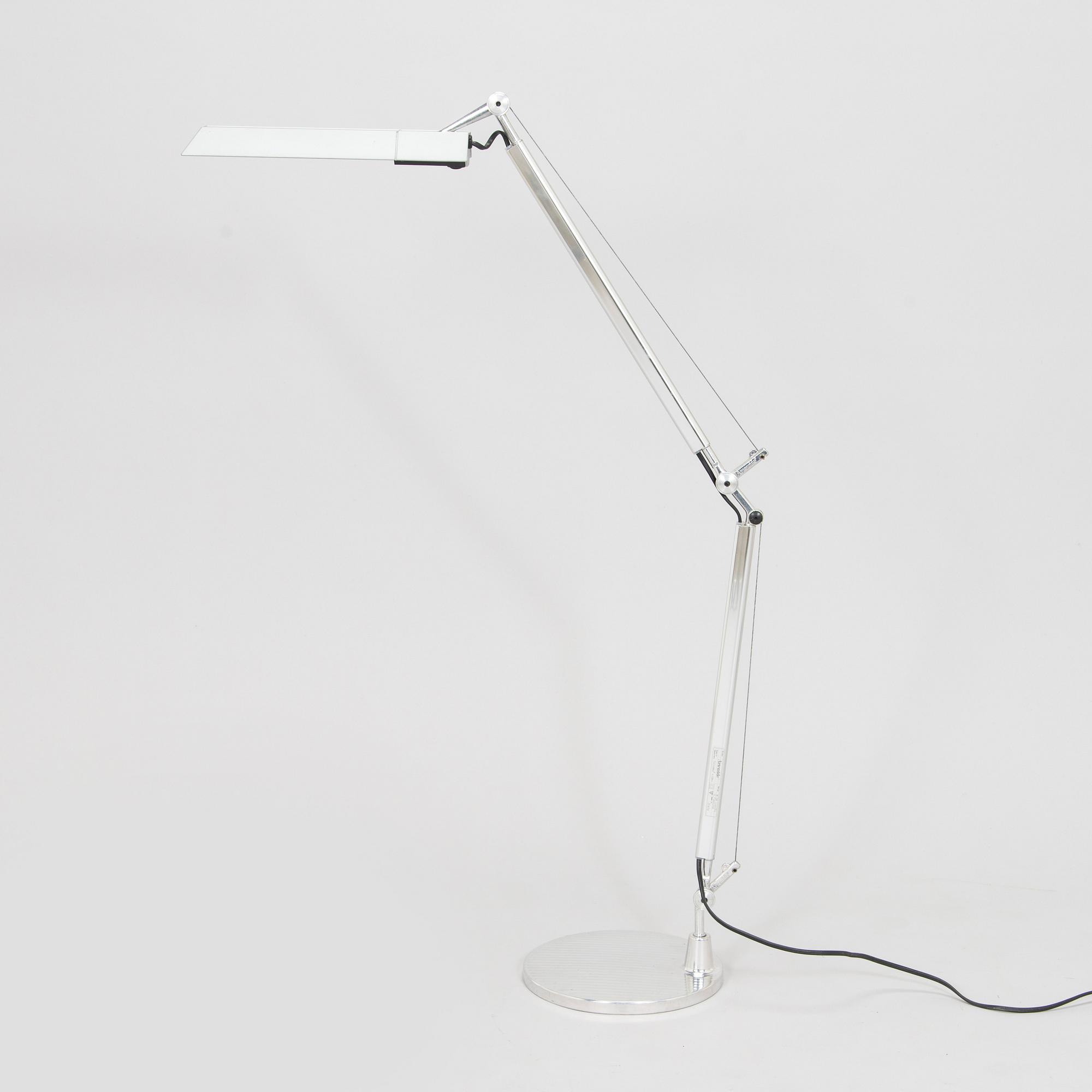 Michele De Lucchi & Giancarlo Fassina, pöytävalaisin, "Tolomeo, Video", Artemide, Italia.