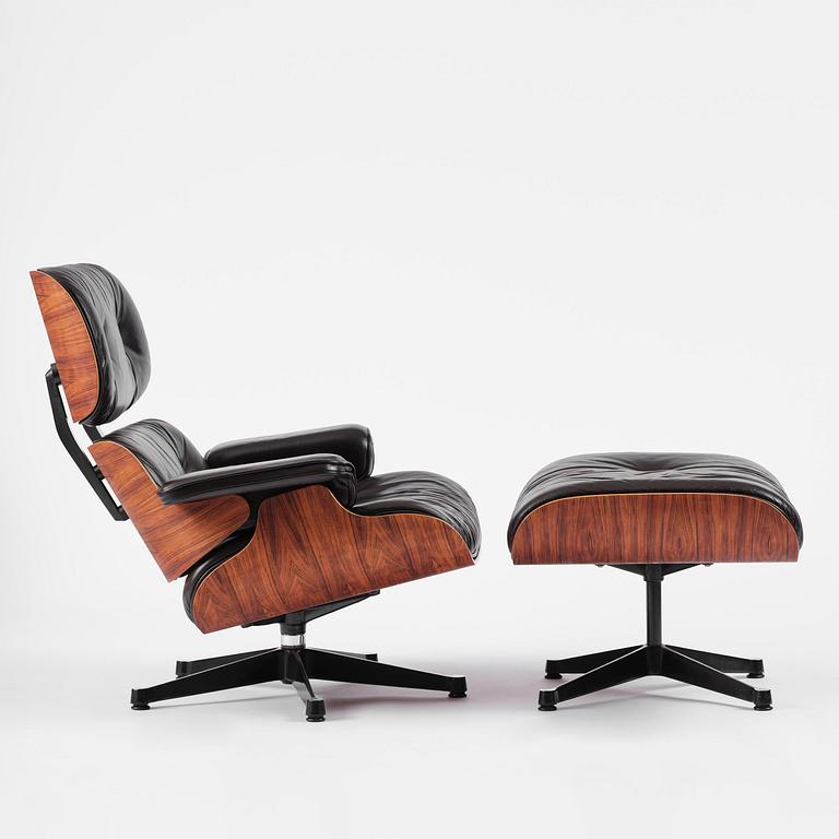 Charles & Ray Eames, an "Eames Lounge Chair" with ottoman, Vitra, late 1900s.