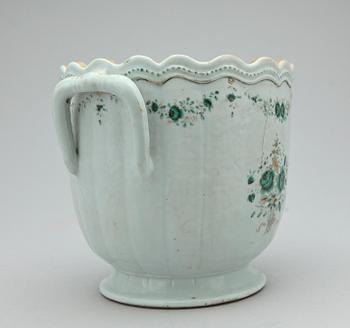 VINKYLARE, porslin, Kina, 1700-tal.