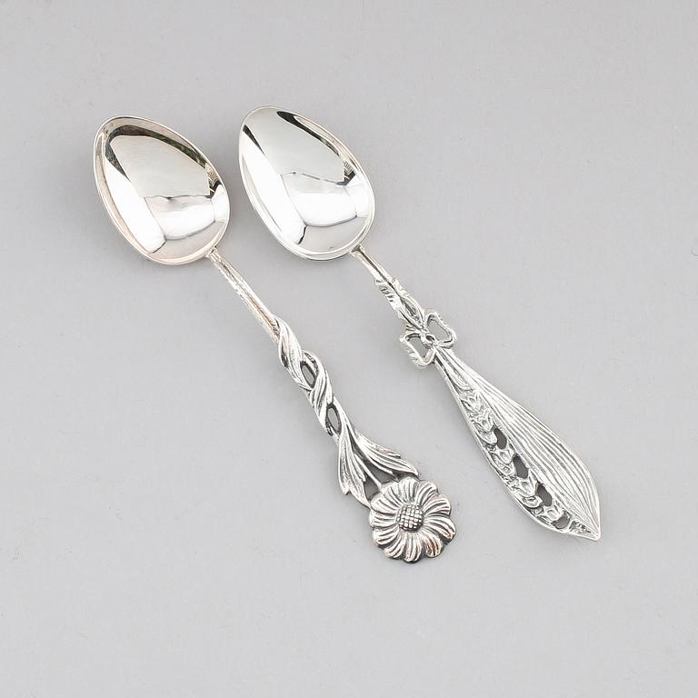 MOCKA- OCH KAFFESKEDAR, 46 st, silver, "Svenska Floran", 1900-talets andra hälft. Total vikt ca 445 g.