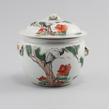 LOCKURNA, porslin, Kina, omkring 1900-talets mitt.