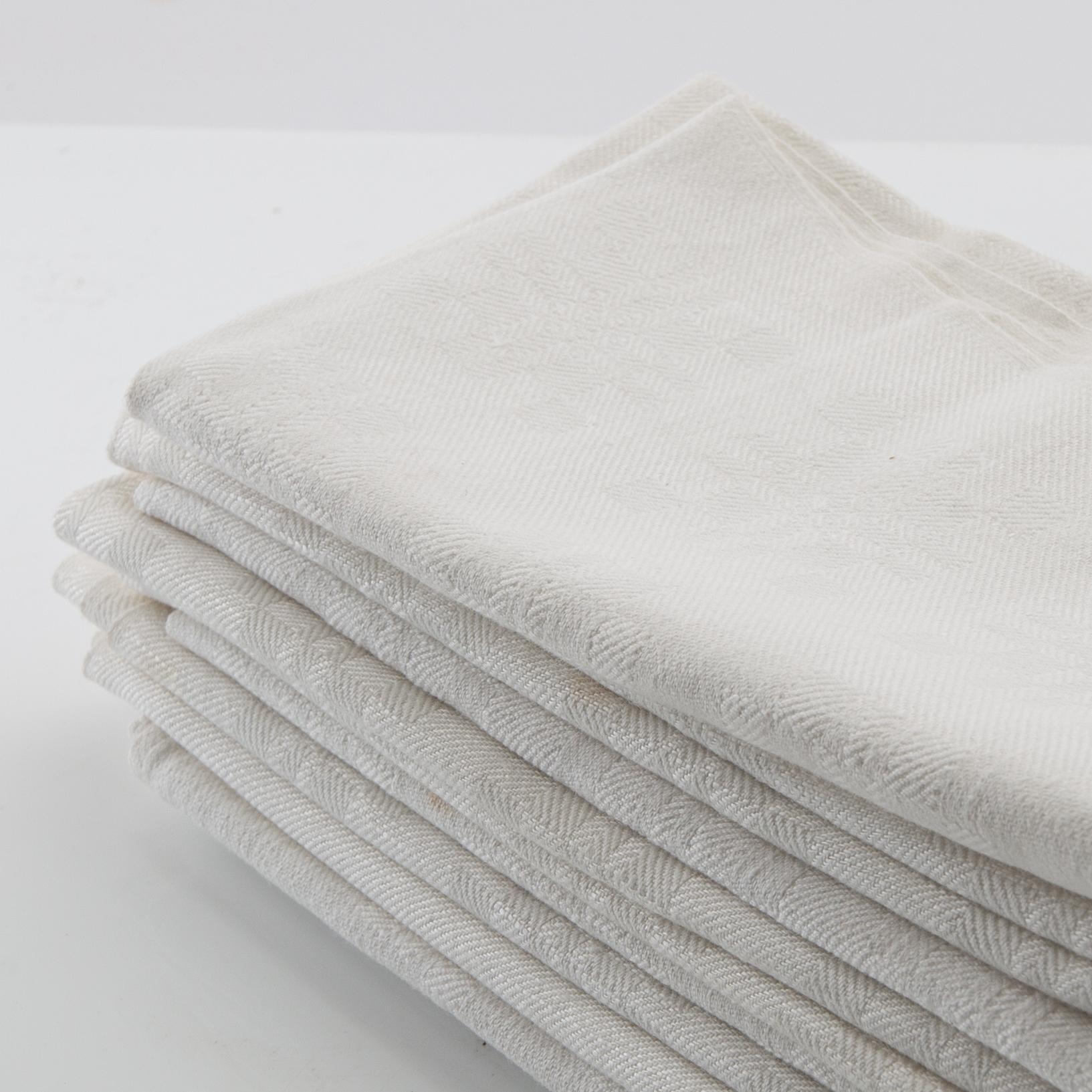 Tablecloths, 3 pcs, and napkins, 12 pcs, damask, first half/mid 20th century.