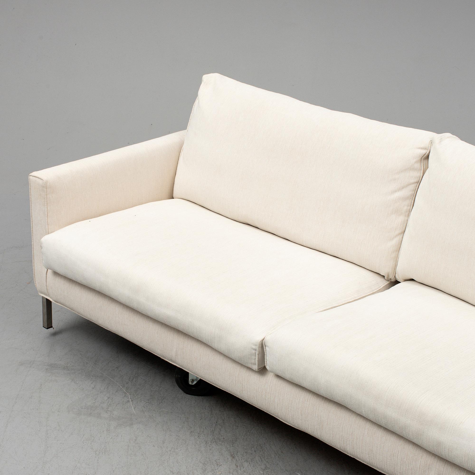 A 'Streamline' sofa by Eilersen.