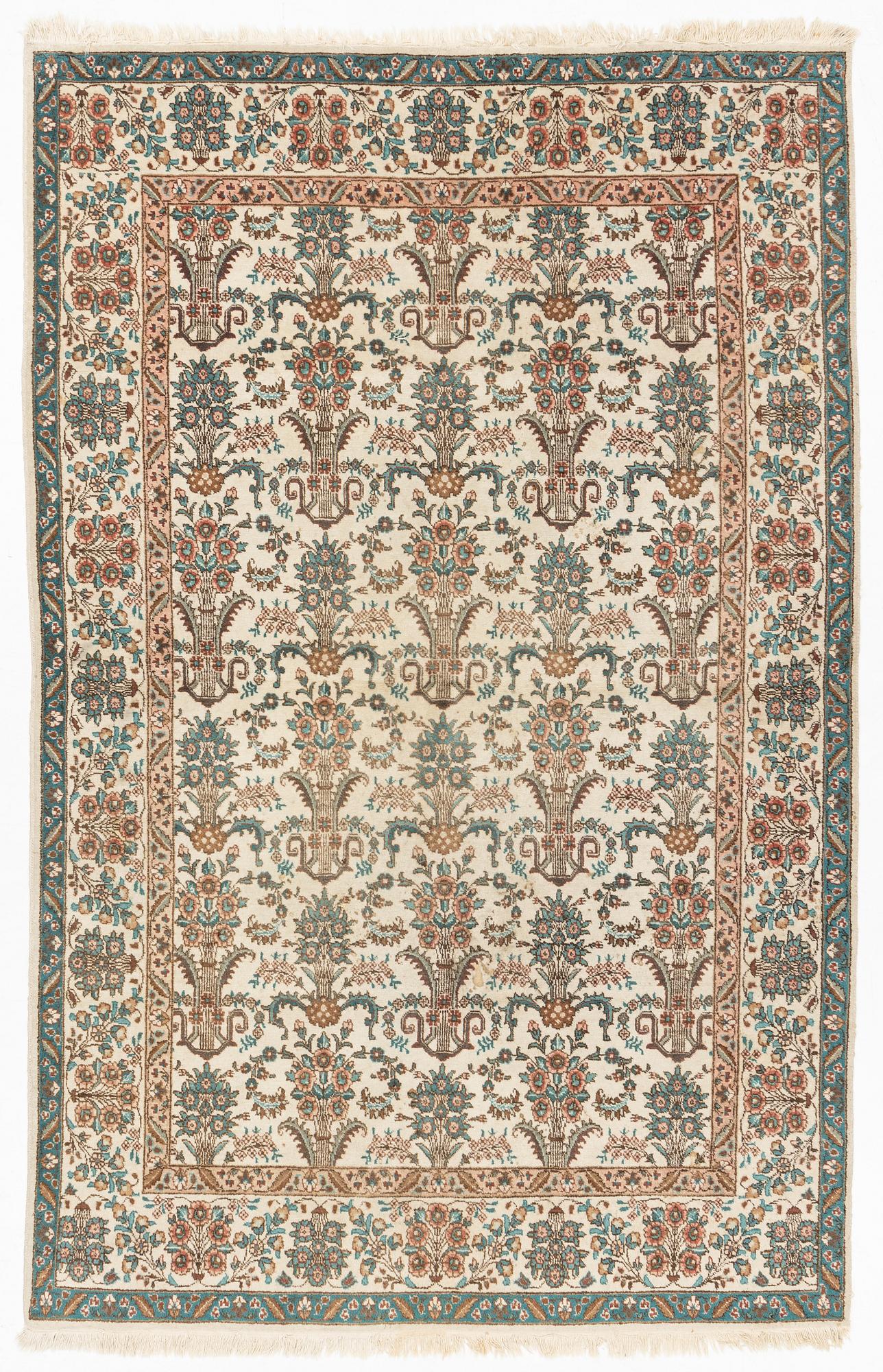 A Tabriz, ca 295 x 195 cm.
