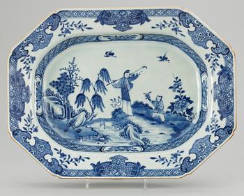 515. TERRINFAT, porslin. Qing dynastin. Qianlong (1736-95).