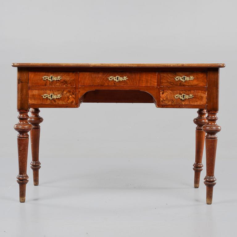 SKRIVBORD, nyrenässans, 1800-talets slut.