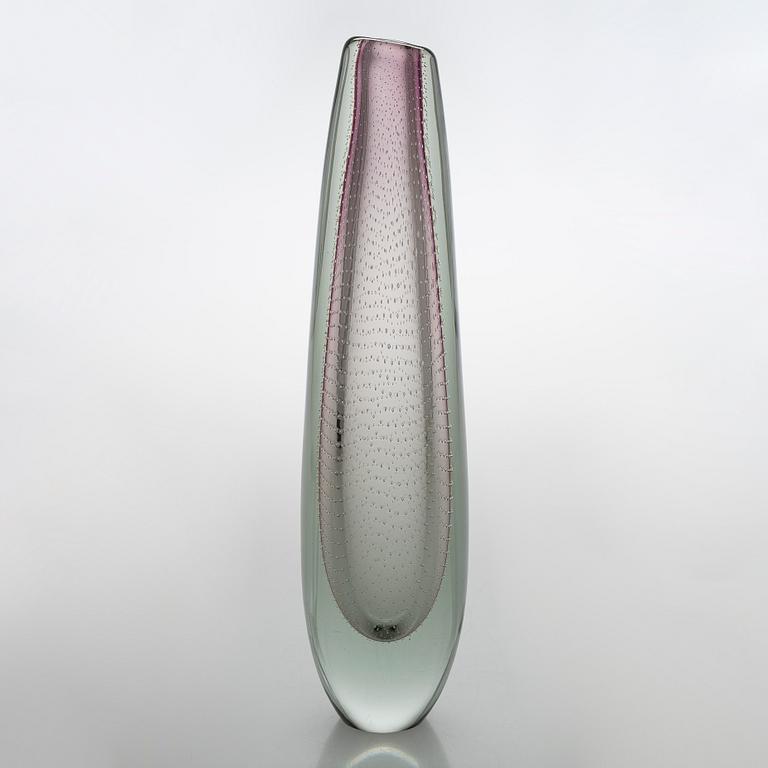 Gunnel Nyman, A glass vase signed, G. Nyman, Nuutajärvi Notsjö.