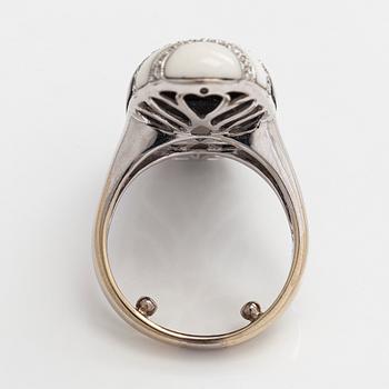 Sormus, musta ja valkoinen onyksi briljanttihiotut timantit.