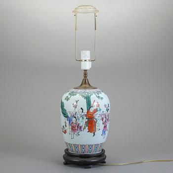 BORDSLAMPA, porslin, Kina, 1900-tal.