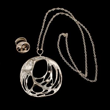 HÄNGE MED KEDJA SAMT RING,  silver, Finland, 1970-tal. Vikt ca 40 g.