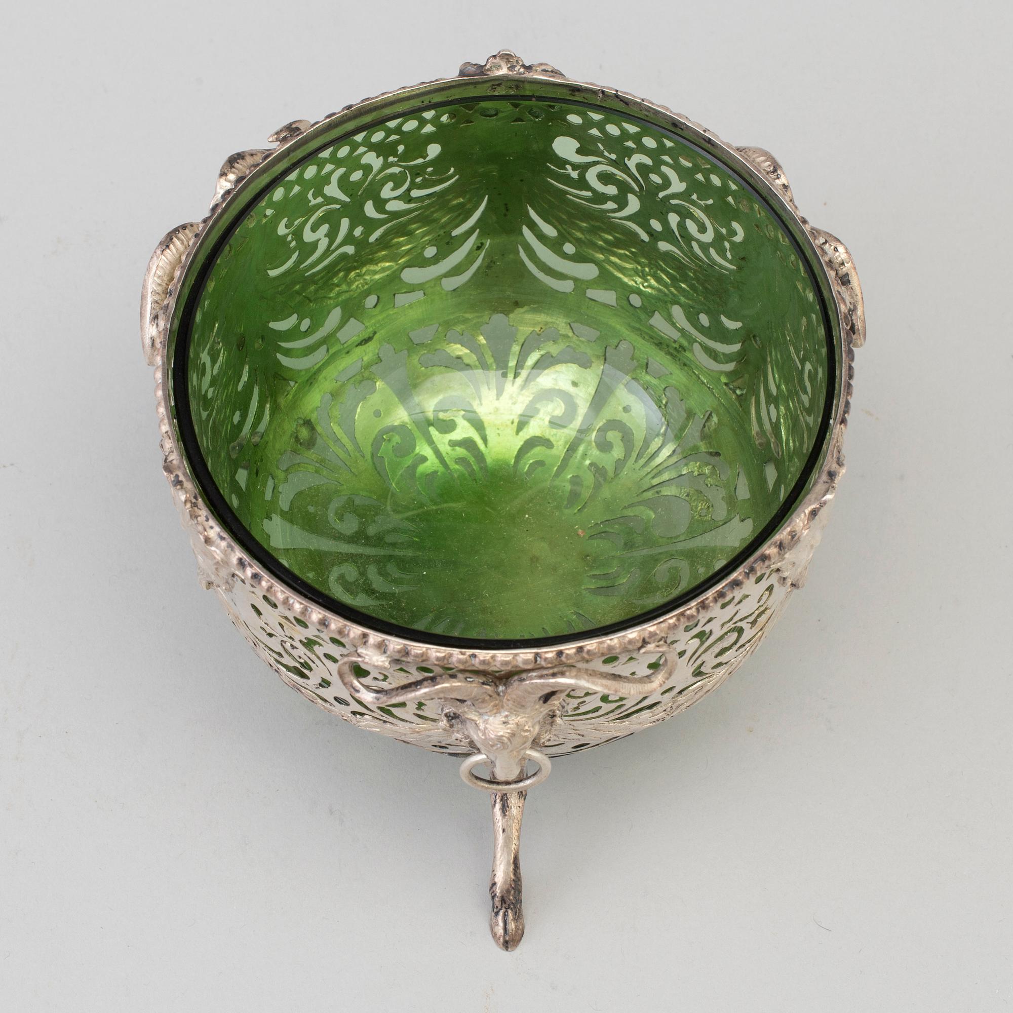 A GERMAN SILVER SWEET MEAT BOWL, first half of the 20th century.