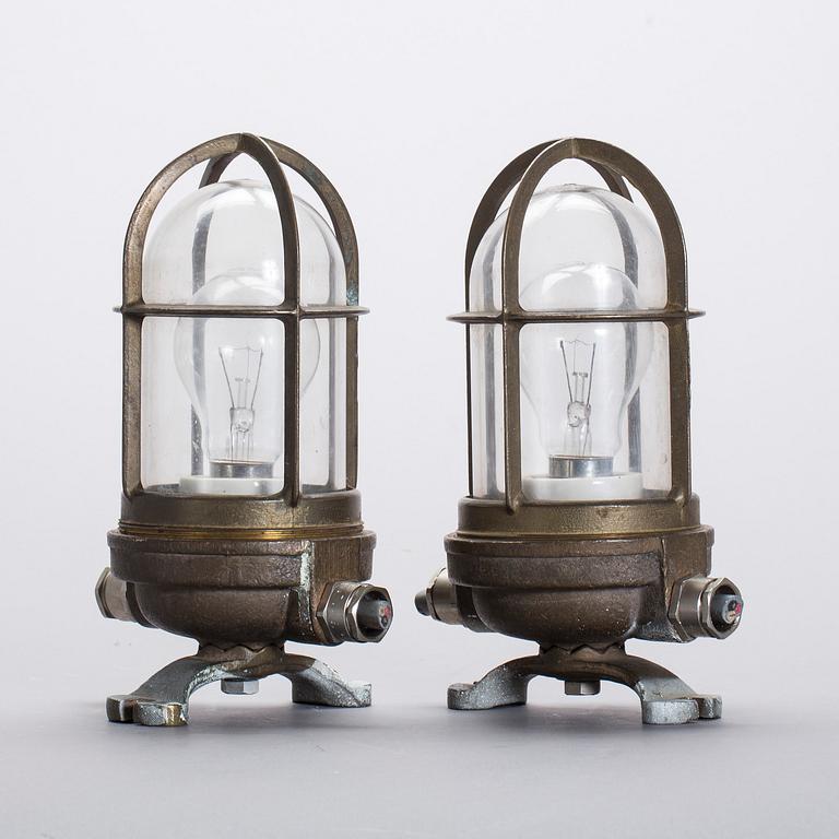 FARTYGSARMATURER/MÄSSBELYSNING, 2 st, 1900-tal.