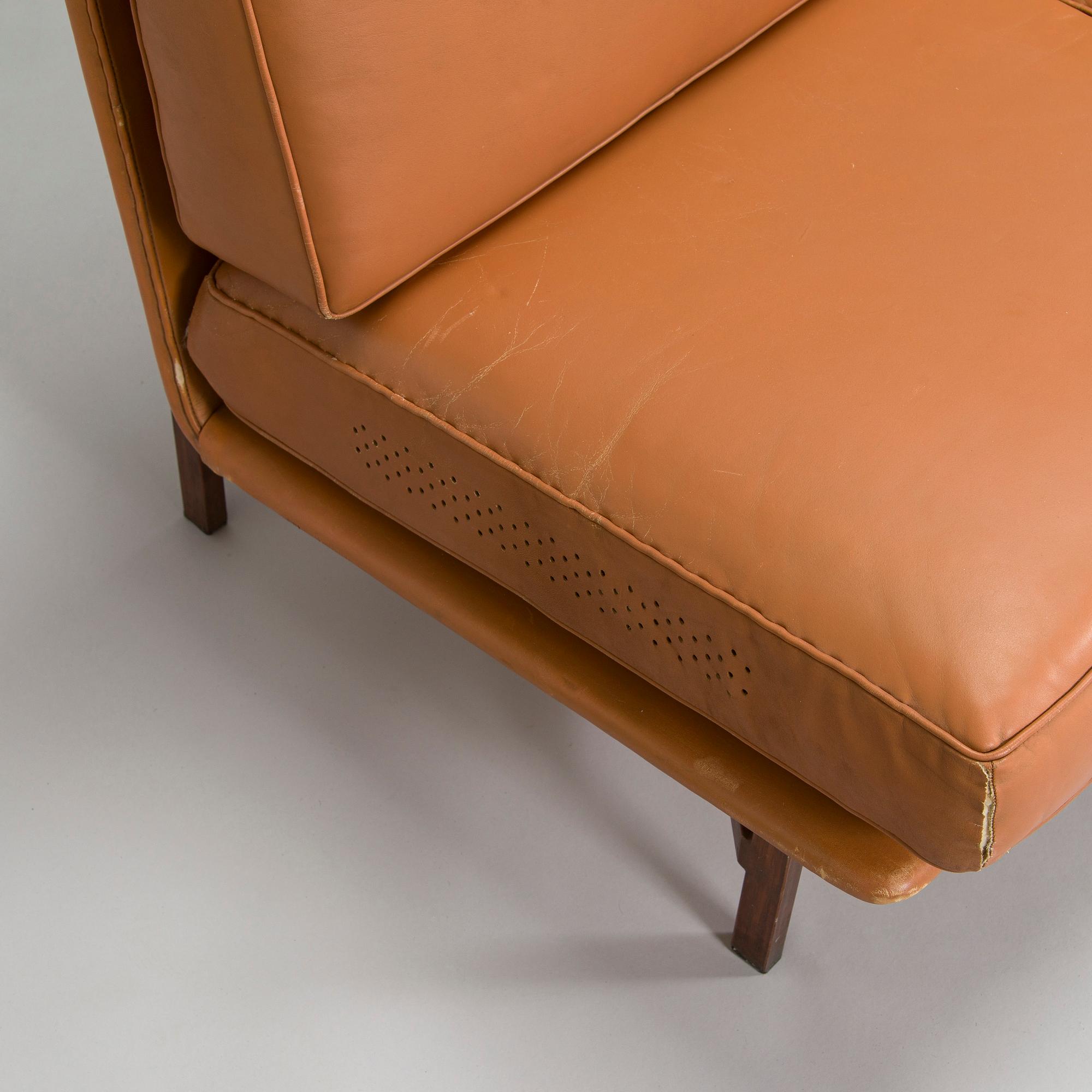 Ilmari Tapiovaara, sohva / nojatuoleja 3 kpl, valmistaja Lukkiseppo, 1900-luvun puoliväli.