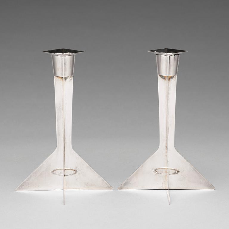 Hubert Hydman, a pair of sterling candlesticks, Stockholm 1988.