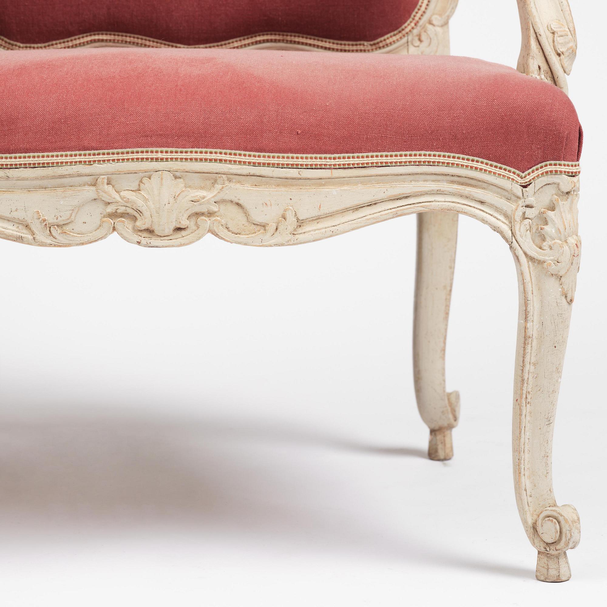 A large pair of Swedish Rococo armchairs in the manner of O Höglander (1750-1765).