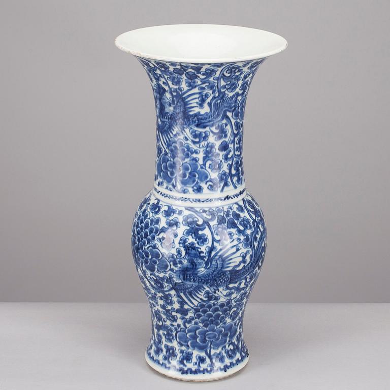 VAS, porslin, Kina, Kangxi-stil, 1800-tal.