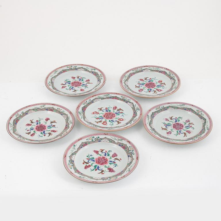 A set of six Chinese famille rose export porcelain plates, Qing dynasty, 18th century.